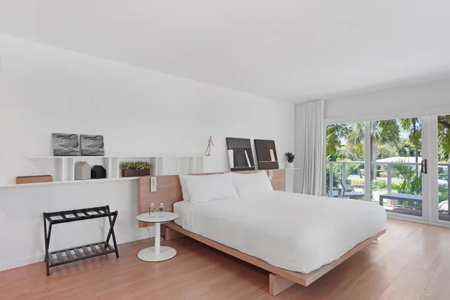 غرفة ديلوكس بسرير كينج وسريرين مزدوجين بغرفتي نوم لذوي الإعاقة، Beach Haus Bal Harbour 1/3