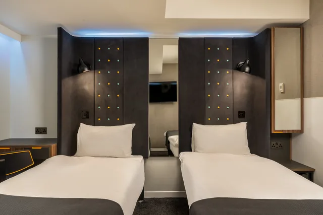 Inner, Twin Beds، Point A Hotel Paddington 2/3