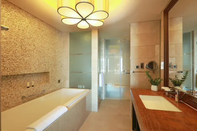 Superior Seaview Queen Room, Xiamen International Conference Center Hotel 4/4
