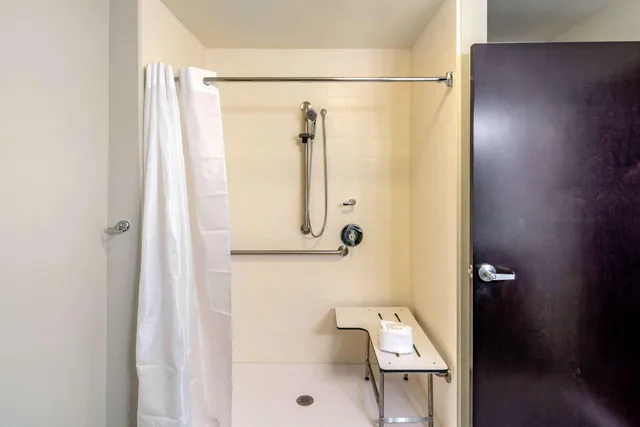 جناح بسريرين كوين، MainStay Suites Spokane Airport 5/6