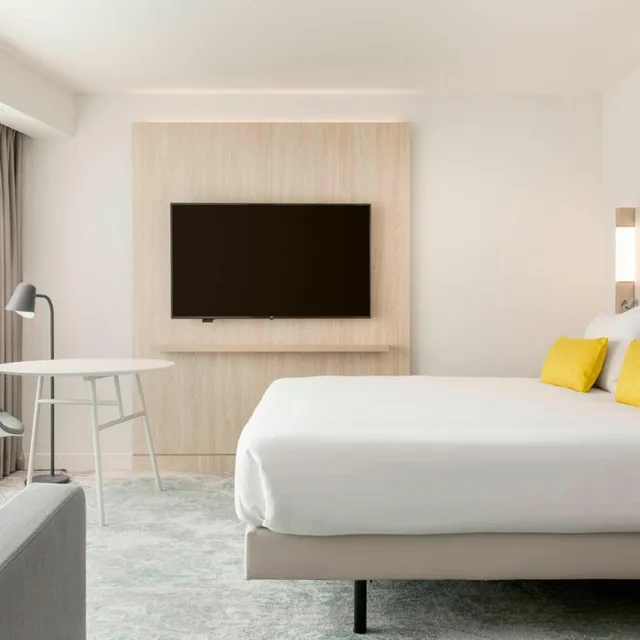 Family, King Bed, Eiffel View، Courtyard Paris Gare de Lyon 3/5