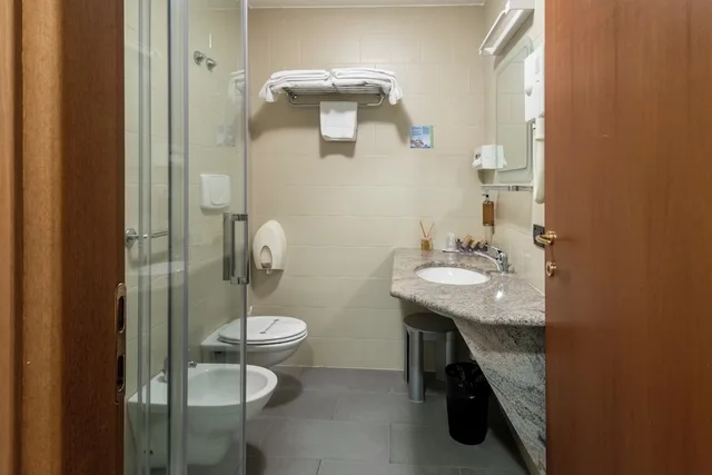 غرفة رباعية بسرير مزدوج وسريرين منفصلين، Hotel Le Palme 3/3