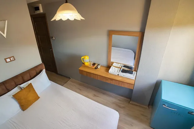 غرفة مفردة، Biter Hotel 8/11