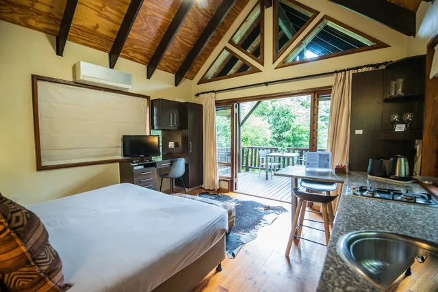 1 Bedroom, Cabin, King Bed, Valley View، Thunzi Bush Lodge 7/10
