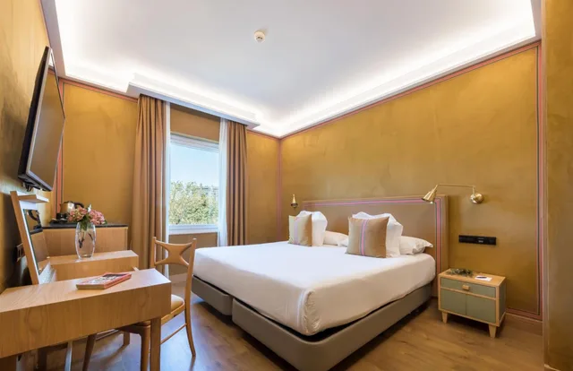 Room, Double or Twin Bed, with View, Principe Pio 1/1