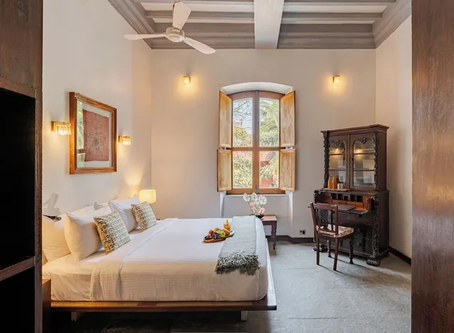 Deluxe, King Bed, Le Duplex 1/10