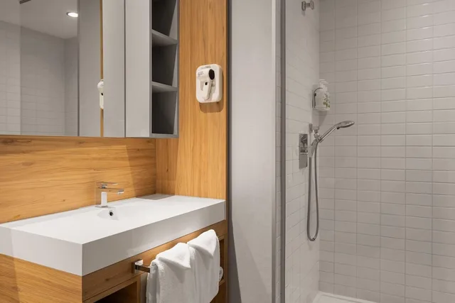 غرفة بسرير كوين، Ramada by Wyndham Laval 9/10