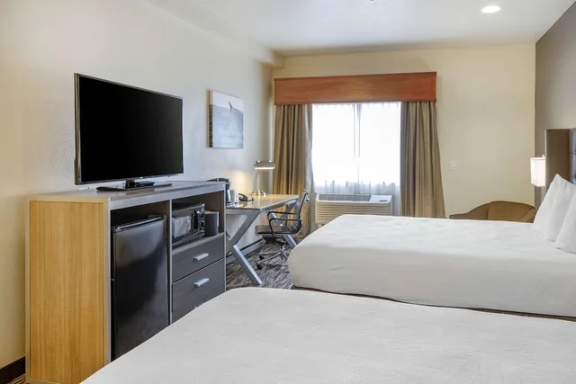Standard, 2 Queen Beds, Best Western Plus Peppertree Airport Inn 5/9