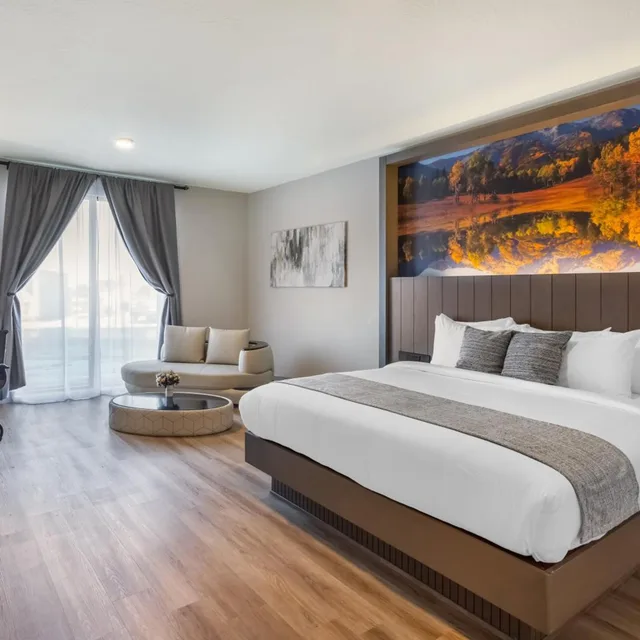 Room, King Bed, Large, The Valor, Ascend Hotel Collection 1/4