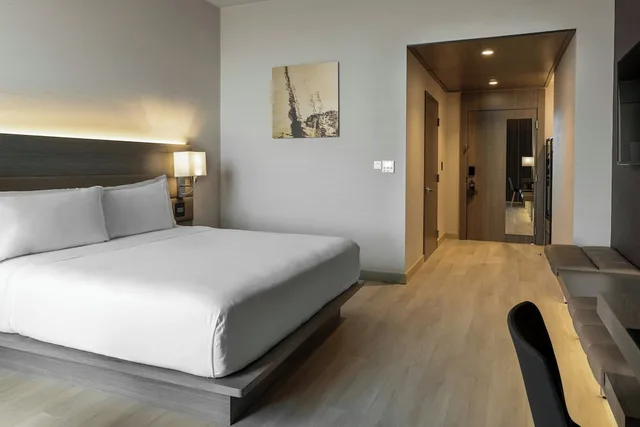 غرفة بسرير كينج بإطلالة على الجبل بشرفة، AC Hotel by Marriott Heredia Belen 2/4