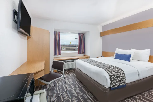 غرفة قياسية بسرير كوين، Microtel Inn Ardmore 1/7