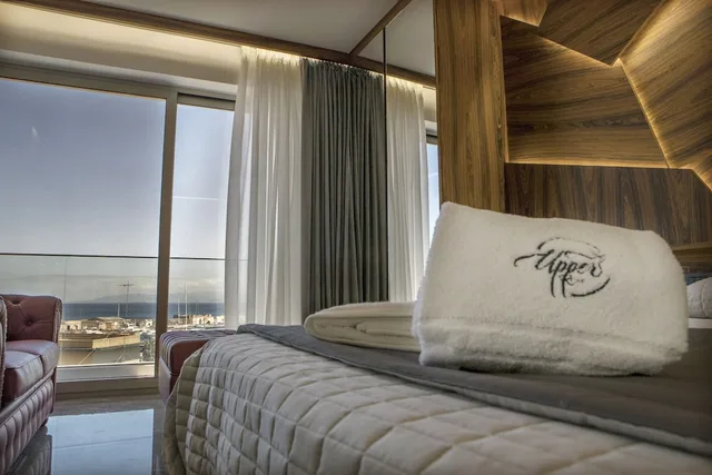 جناح فاخر بسرير مزدوج بإطلالة على البحر بشرفة، Upper Rooms 2/2