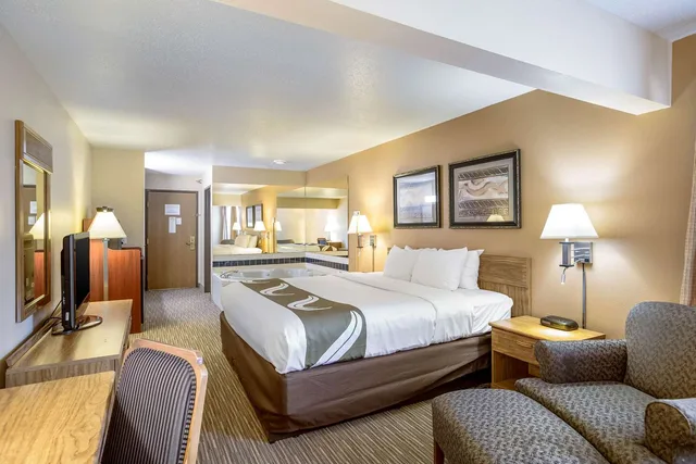 جناح بسرير كينج، Quality Inn Storm Lake 2/4