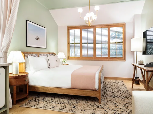 غرفة بسرير كينج لذوي الإعاقة، Palihouse Hyde Park Village 2/2