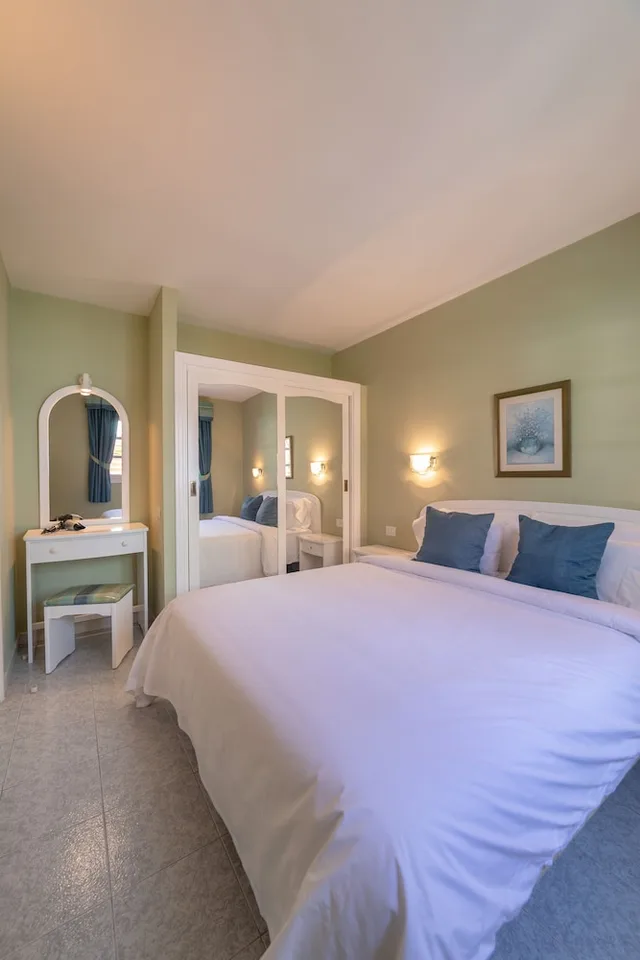 Family, King Bed, Sofa, Club Vista Serena 1/4