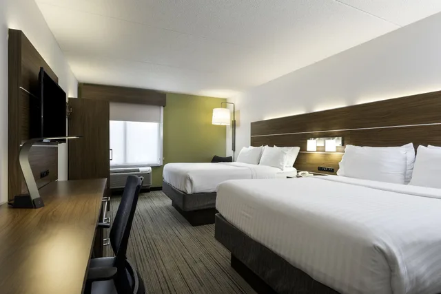غرفة قياسية بسرير كوين، Holiday Inn Express And Suites Charlotte Airport Belmont An Ihg Hotel 1/4