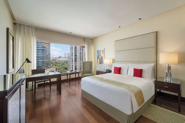 غرفة بسريرين منفصلين بإطلالة على البحر، The Oberoi Mumbai 7/10