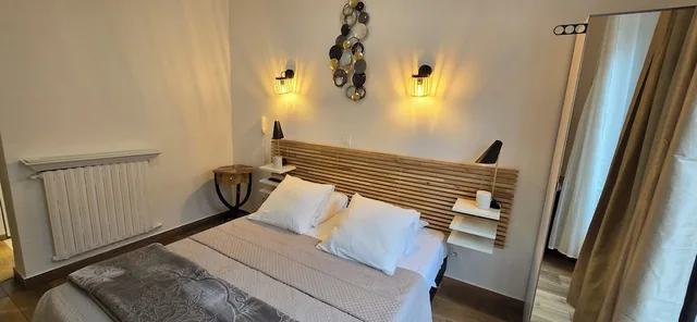 Standard, Queen Bed, No Elevator، CAMELIA PRESTIGE - PLACE DE LA NATION 10/10