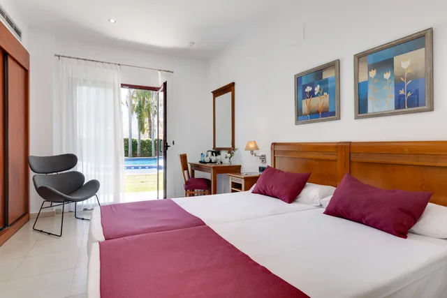 غرفة بإطلالة على المسبح مفردة بسرير مزدوج، Hotel Daniya Denia 2/3