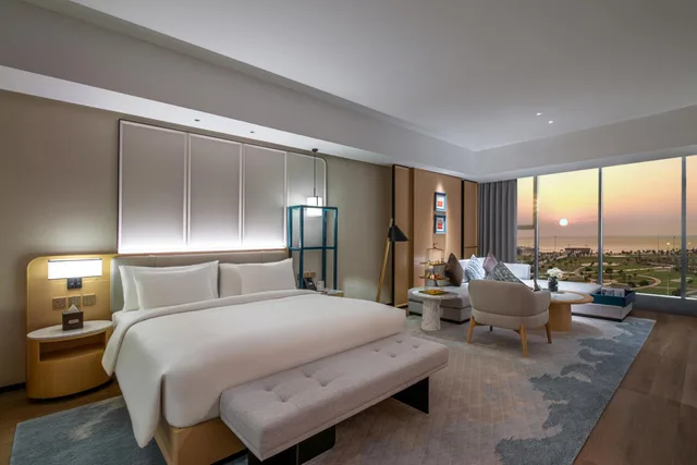غرفة بريميير بسرير كينج بإطلالة على البحر، Braira Jazan Hotel 5/6
