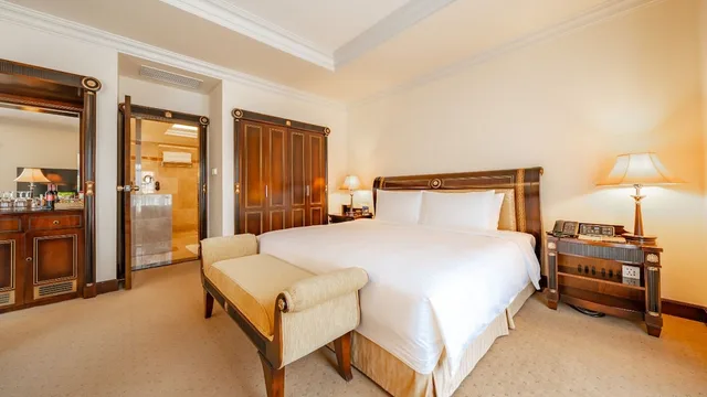 جناح ديلوكس بسرير كينج بإطلالة على المدينة، Lotte Hotel Saigon 3/5