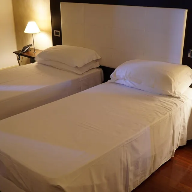 غرفة ثلاثية، Cremona Palace Hotel 6/7