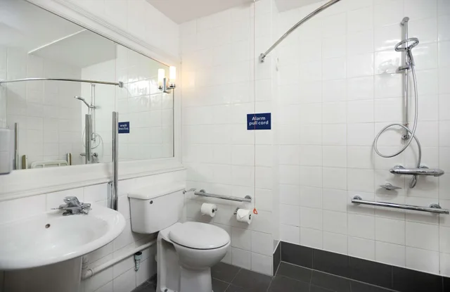 غرفة بسرير كوين لذوي الإعاقة، DOUBLETREE BY HILTON COVENTRY 7/8