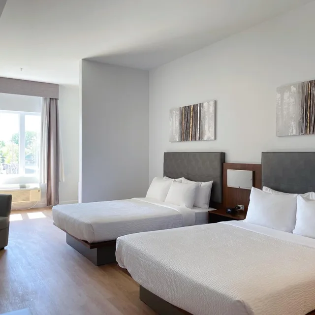 جناح بسرير كوين مع أريكة، Quality Inn Quebec City 1/10