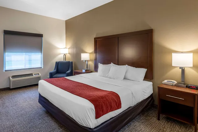 غرفة بسرير كينج، Comfort Inn & Suites Greenville I-70 1/6