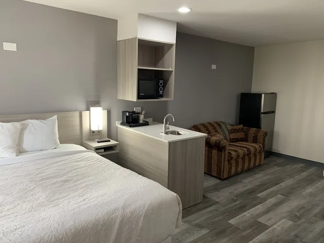 Studio, Suite, Queen Bed, Microtel Inn And Suites Clarksville 1/5