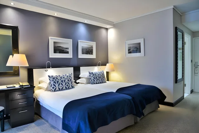 غرفة فاخرة، The Commodore Hotel 2/2