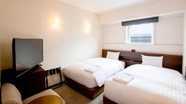 غرفة سوبيريور بسرير نصف مزدوج وسريرين منفصلين بغرفتين، KOKO HOTEL Asahikawa Station 1/1