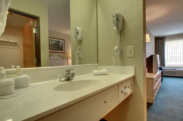 غرفة قياسية بسريرين كوين، Key West Inn Baxley 5/6