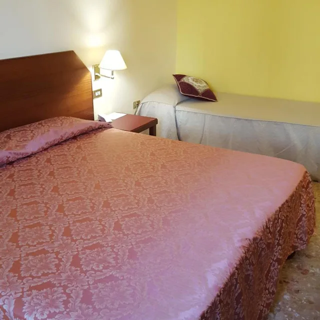غرفة ثلاثية، Nuovo Albergo 5/10