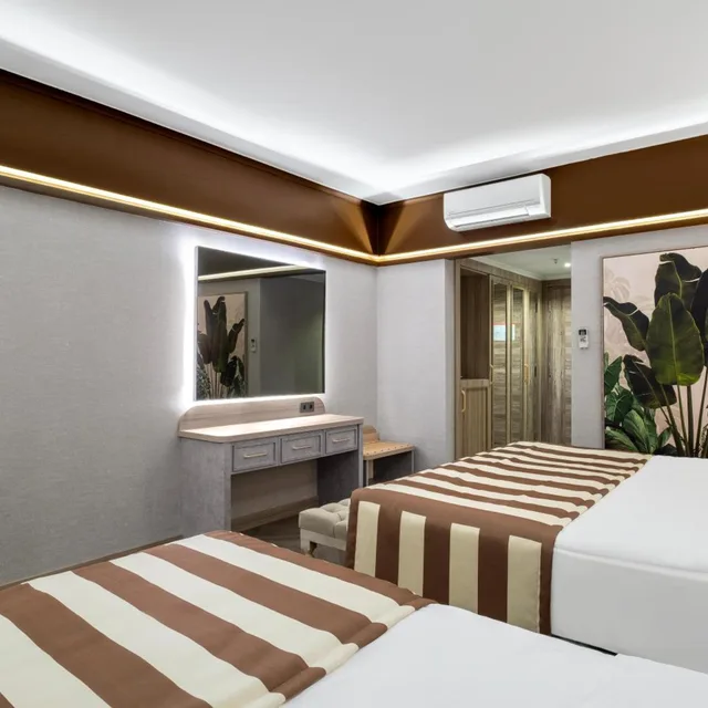 غرفة شهر العسل في المبنى الرئيسي، Utopia World Hotel 7/10