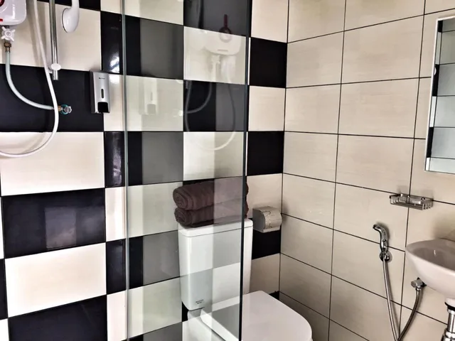 غرفة بسرير كوين بشرفة، Destini Akef Villa 7/8