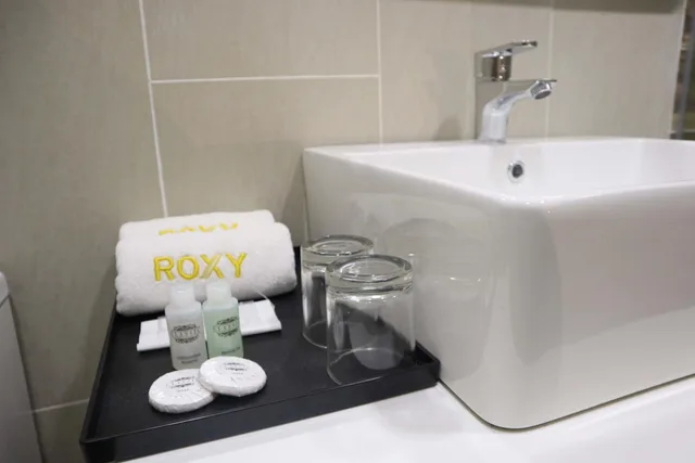 Deluxe, Double Bed, No Window، Roxy Hotel Padungan 7/7