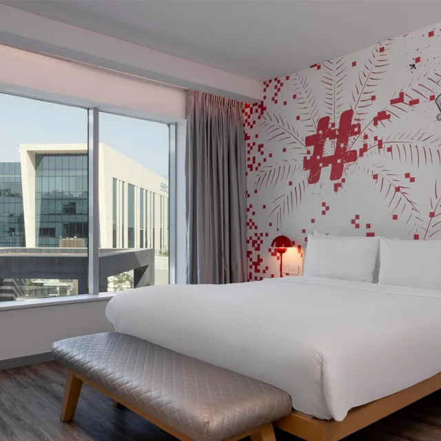 جناح عائلي، Radisson Red Dubai Silicon Oasis 1/8