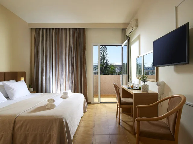 غرفة بسرير مزدوج أو سريرين منفصلين بإطلالة على الحديقة، Malia Bay Beach Hotel And Bungalows 2/9