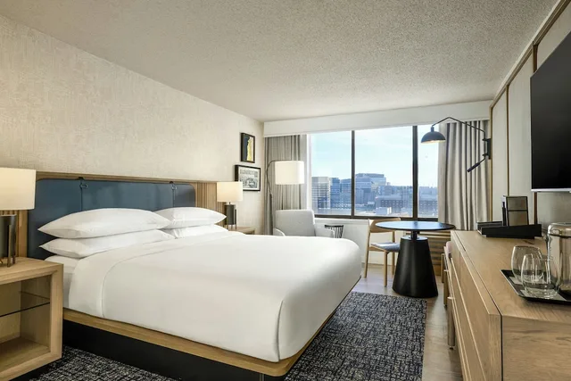 Traditional, King Bed, Sheraton Philadelphia University City 1/10