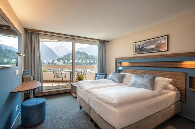 غرفة ديلوكس بسريرين منفصلين مع أريكة، Metropole Hotel Interlaken 1/1