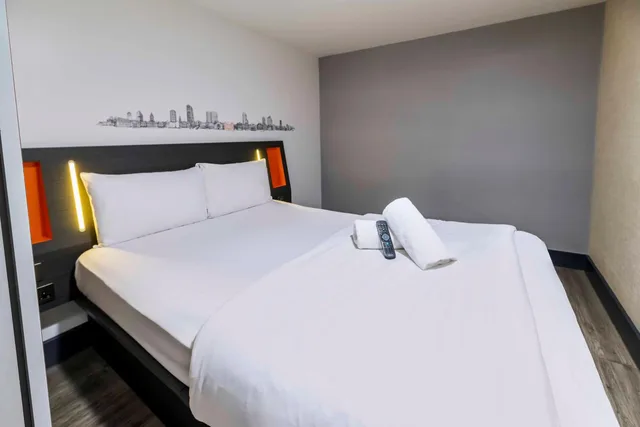 Standard, Double Bed, No Window، easyHotel Leeds City Centre 8/10