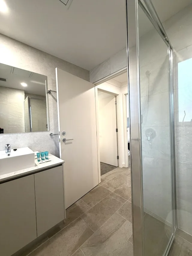 Renovated, 2 Bedrooms, Superior, Apartment, 1 King and 2 Queen Beds، Southport Motel & Apartments 8/8