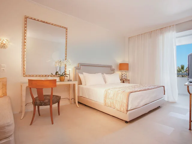 غرفة بسرير مزدوج بإطلالة على البحر، Creta Palace, A Resort to Live 5/10