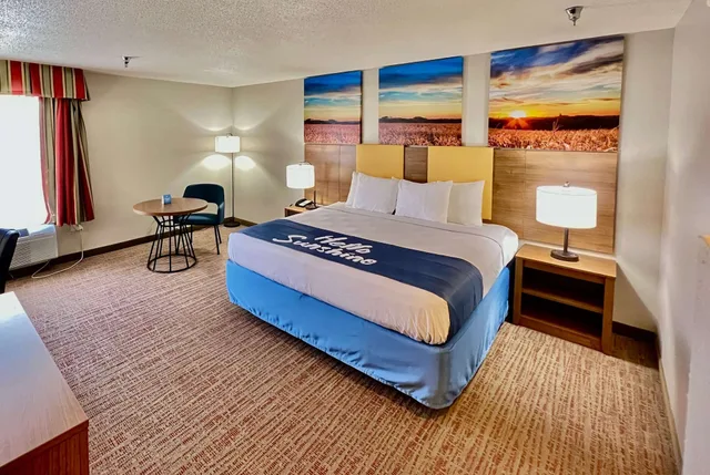 غرفة بسرير كينج لذوي الإعاقة، Days Inn by Wyndham Rayne/Crowley 1/2