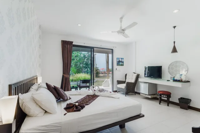 غرفة عائلية بسرير كوين وسريرين منفصلين بإطلالة على البحر بمطبخ، Samui Pier Beach Front Resort 1/3