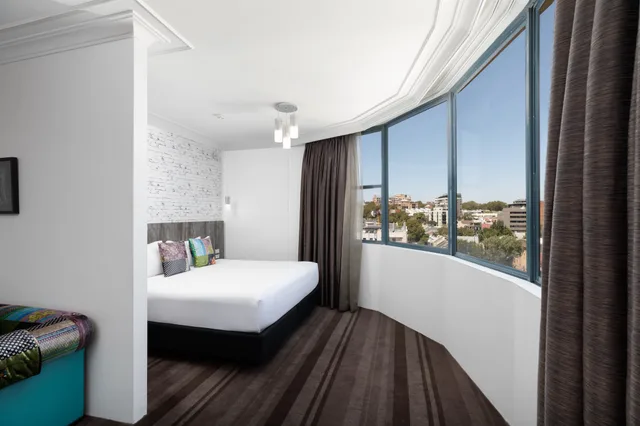 غرفة عائلية بسرير كينج وسريرين منفصلين، Rydges Sydney Central 1/3