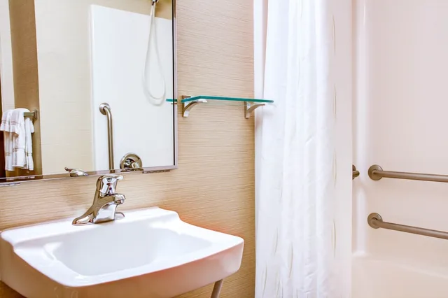 جناح استوديو بسريرين كوين لذوي الإعاقة، Comfort Suites Springfield RiverBend Medical 7/10