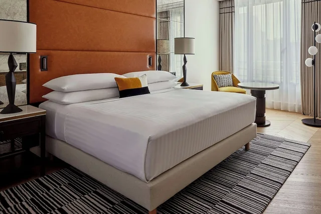 غرفة ديلوكس بسرير كوين، Paris Marriott Champs Elysees Hotel 2/3