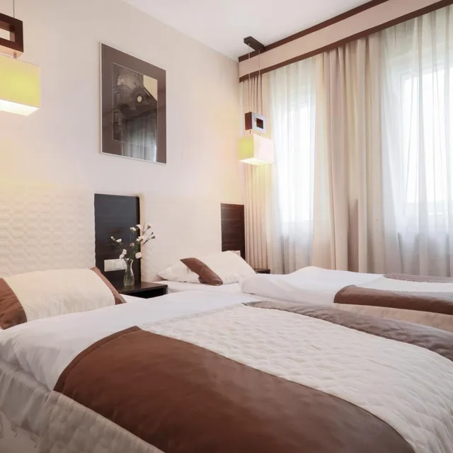 غرفة كبيرة بسريرين منفصلين، Borowiecki Hotel 2/8